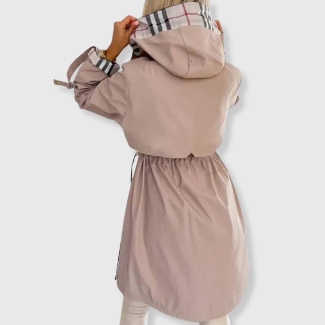Pikk kapuutsiga jakk elegantsete detailidega