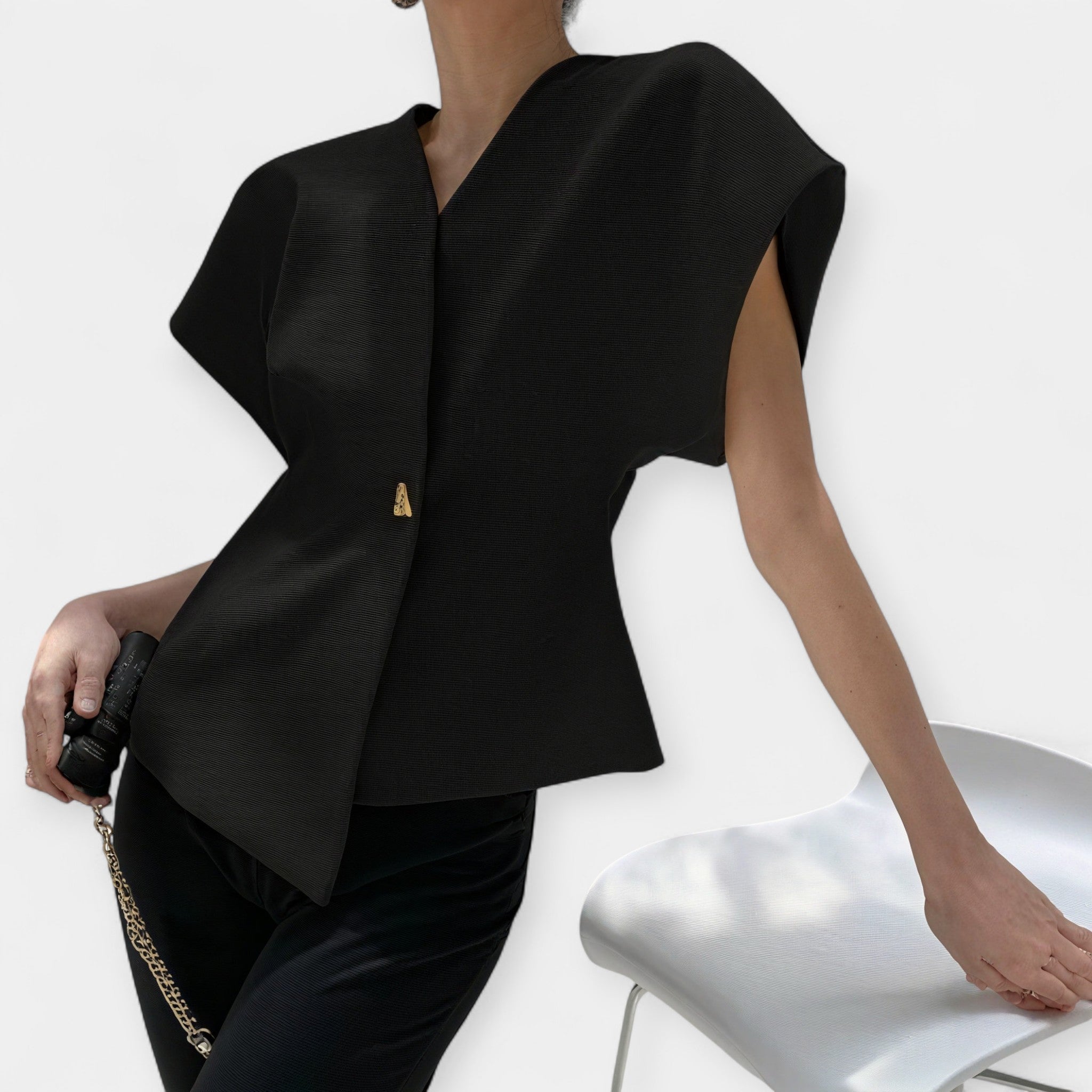 Elegantne top minimalistliku disainiga