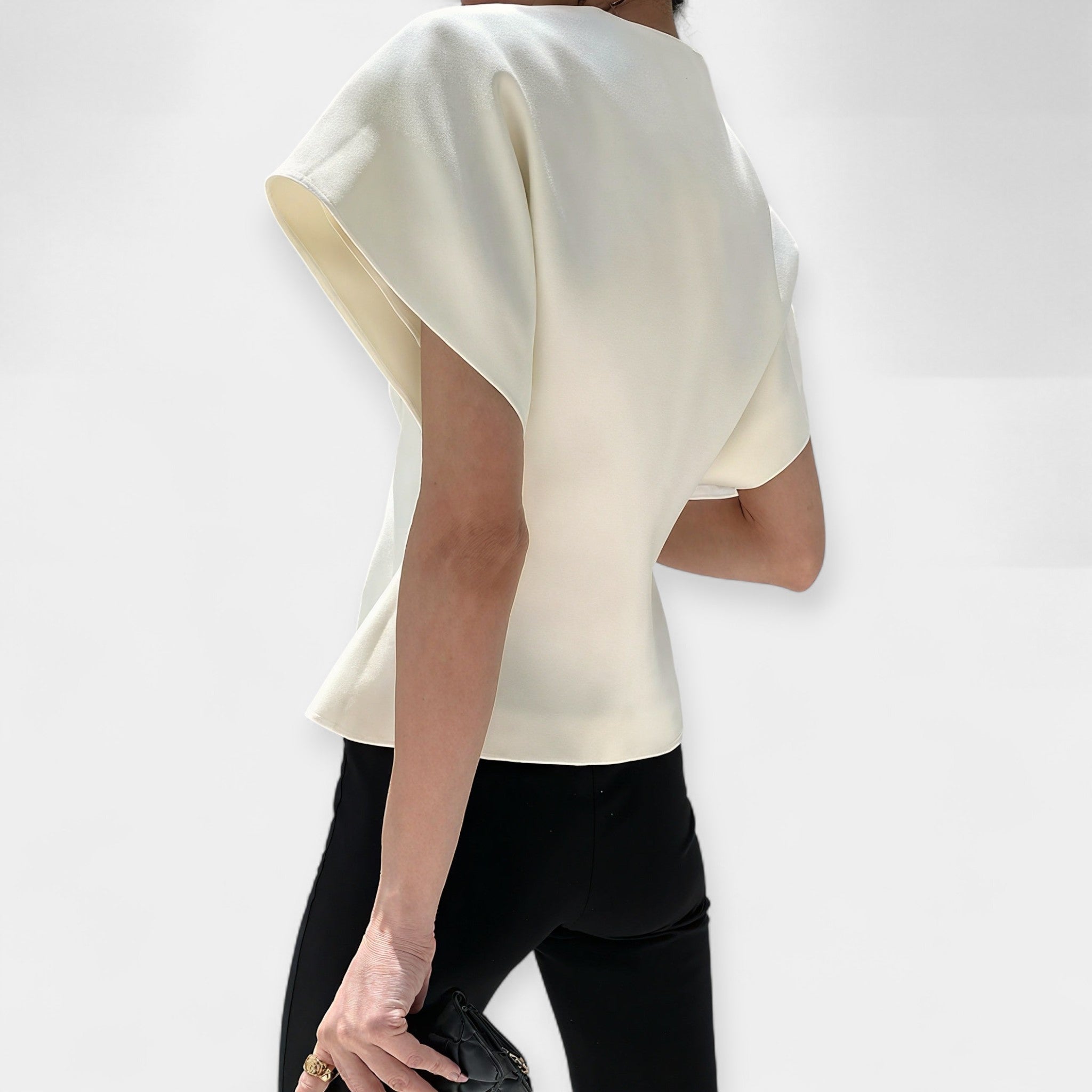 Elegantne top minimalistliku disainiga