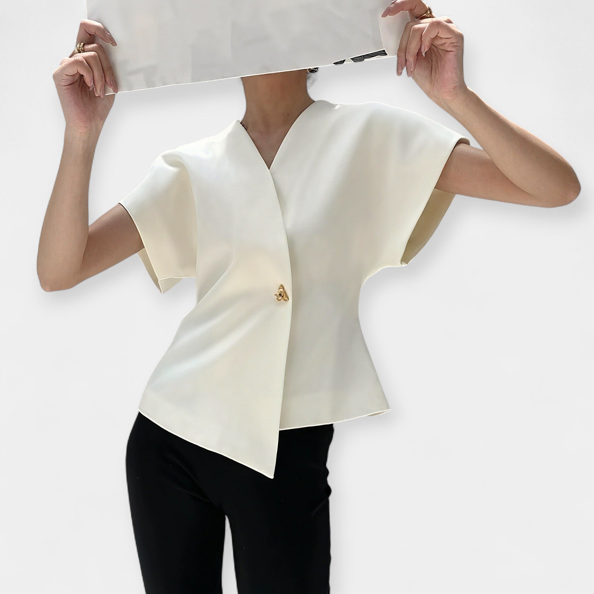 Elegantne top minimalistliku disainiga
