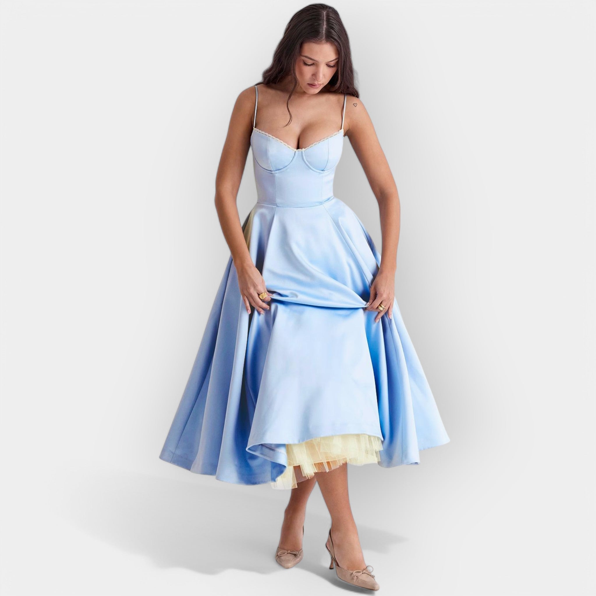 Elegantne joonega midi kleit
