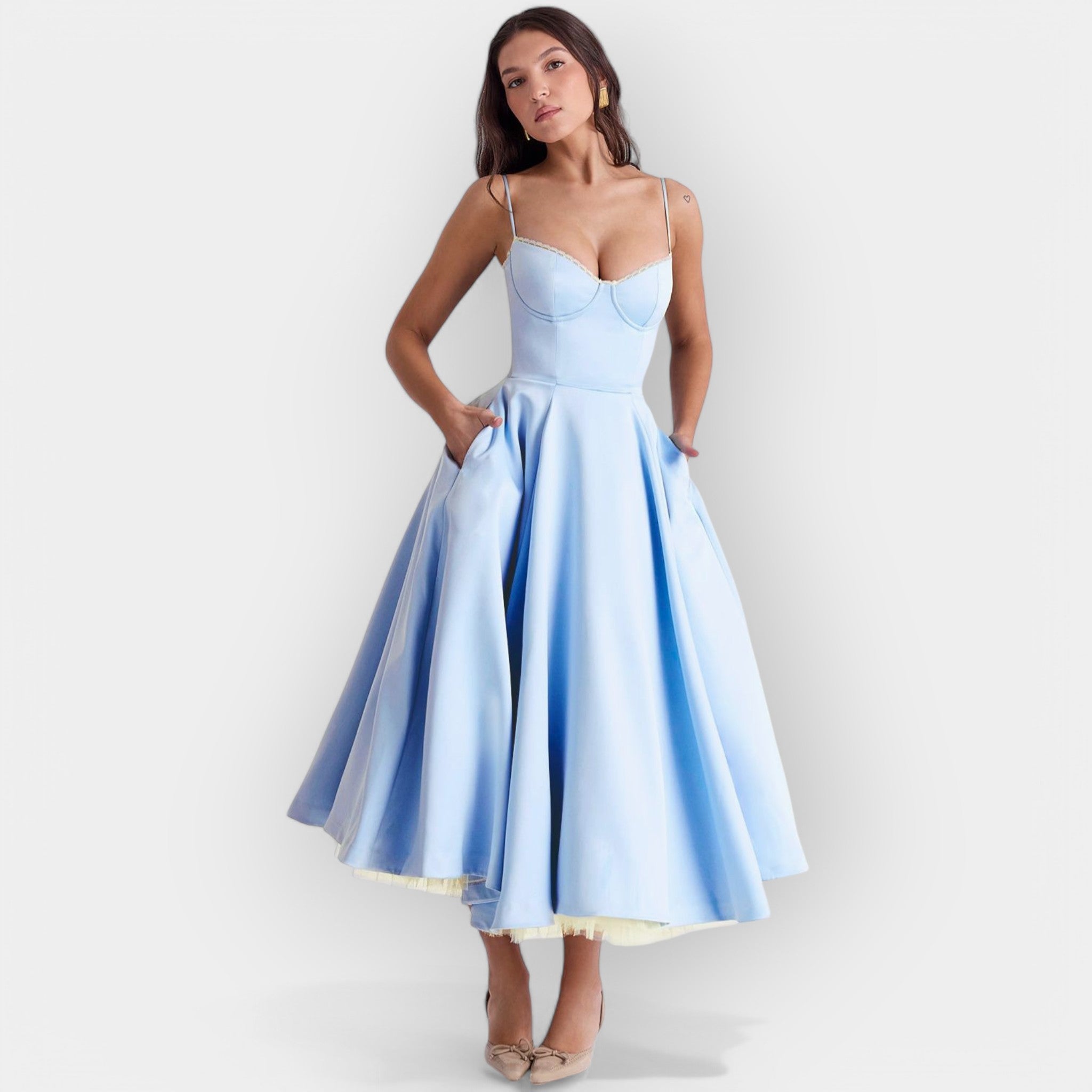 Elegantne joonega midi kleit