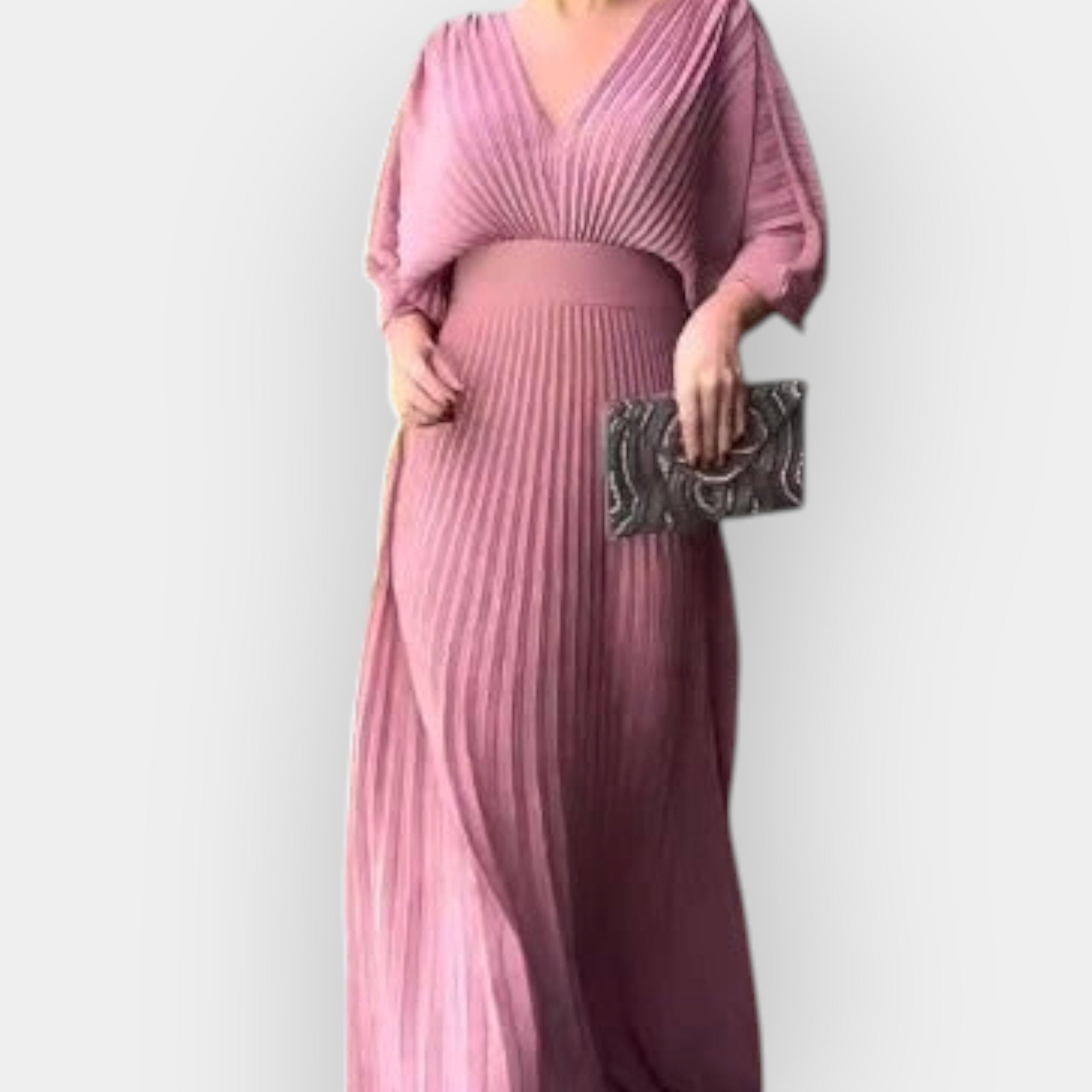 Elegantse joonega volditud kleit