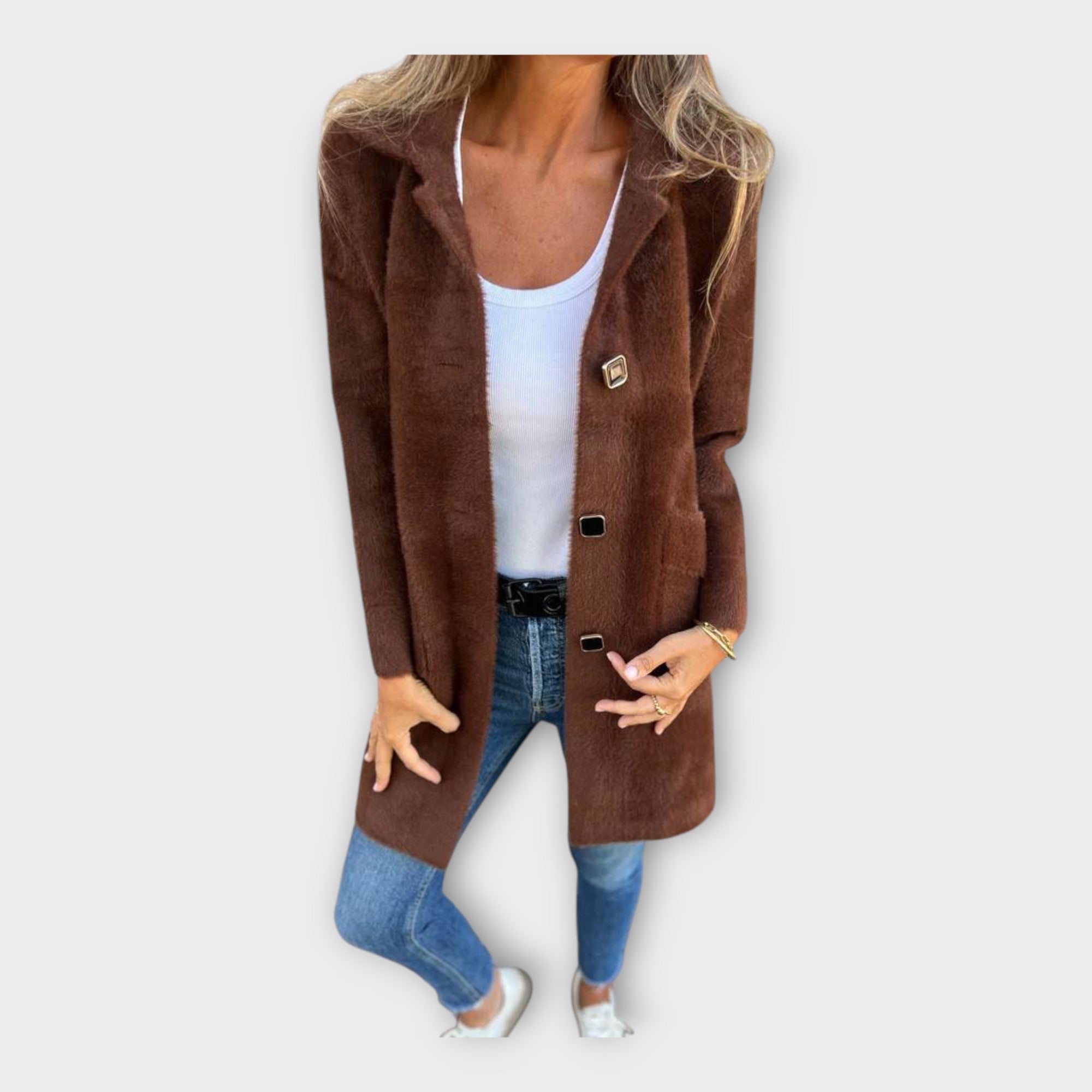 Villane mantel elegantse kinnitusega